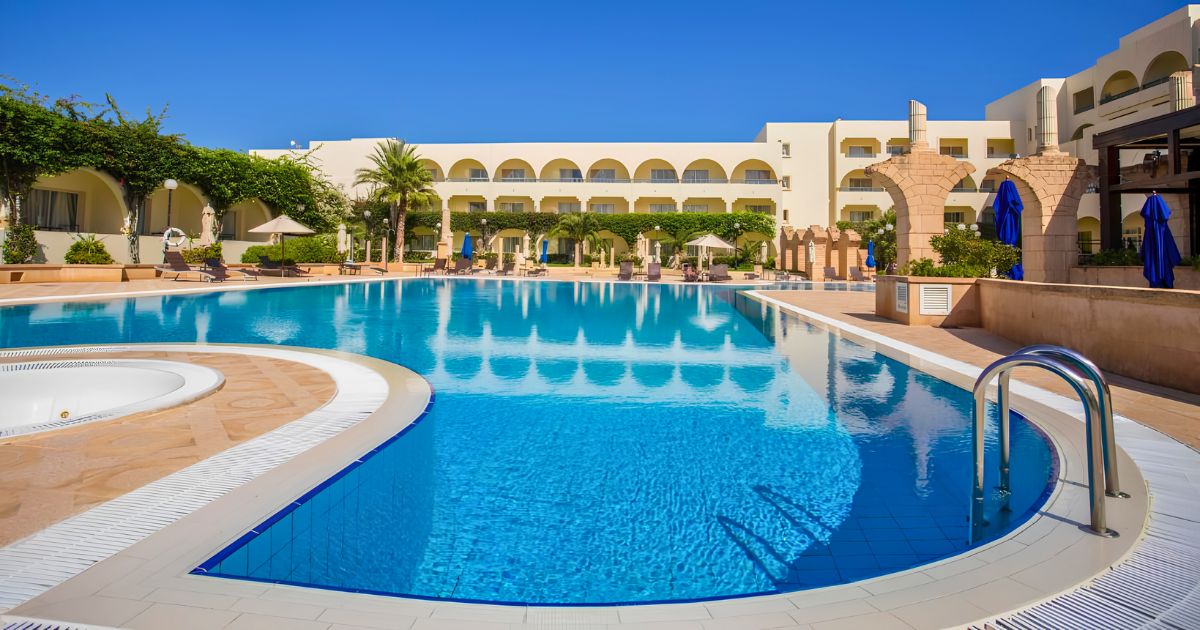 goldencarthage_piscine.jpg