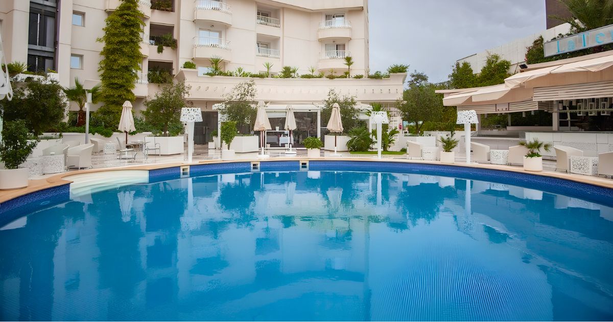 tunisgrandhotel_piscine.jpg